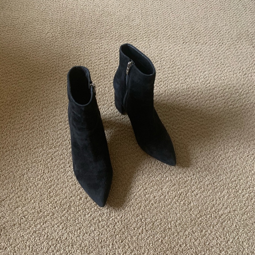 Marc Fisher women’s black booties